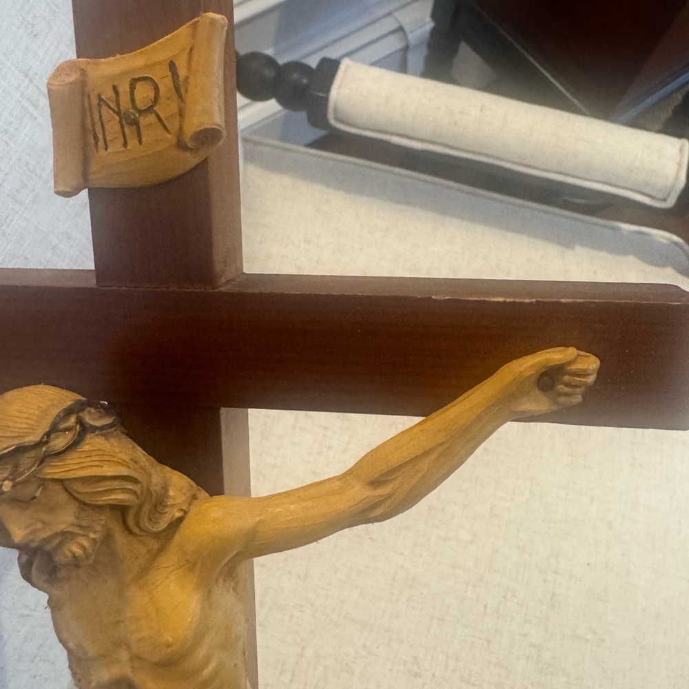 Wooden Crucifix with Jesus - Picture 8 of 10